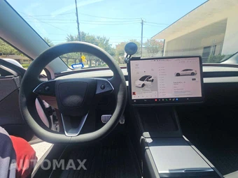 2026 Tesla Model 3 Premium – miniatura 10