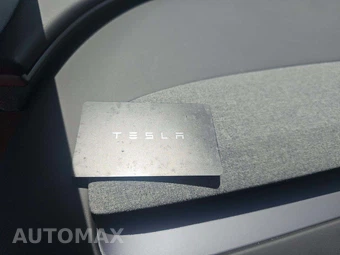 2026 Tesla Model 3 Premium – miniatura 8