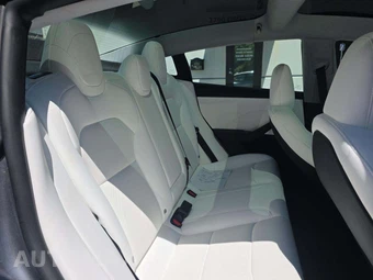 2026 Tesla Model 3 Premium - miniatura 14