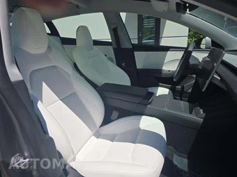 2026 Tesla Model 3 Premium - miniatura 16