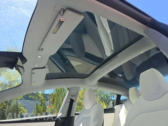 2026 Tesla Model 3 Premium - miniatura 8