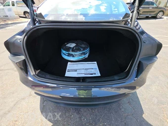 2026 Tesla Model 3 Premium – miniatura 11