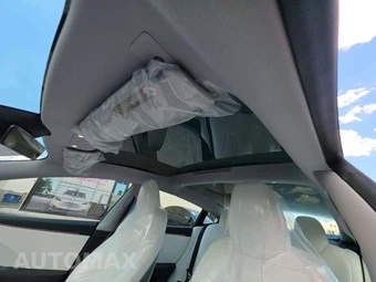 2026 Tesla Model 3 Premium – miniatura 8