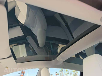 2026 Tesla Model 3 Premium – miniatura 11