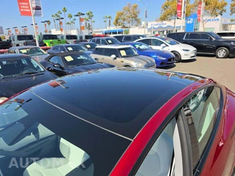 2026 Tesla Model 3 Premium – miniatura 12