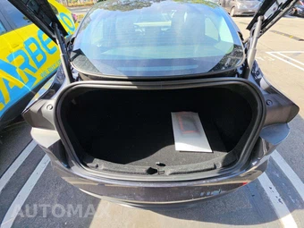 2026 Tesla Model 3 Premium – miniatura 14