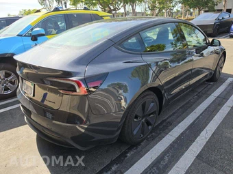 2026 Tesla Model 3 Premium – miniatura 3