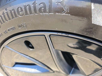 2026 Tesla Model S - miniatura 21