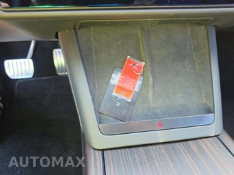2026 Tesla Model S - miniatura 8