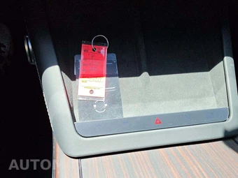 2026 Tesla Model S - miniatura 8