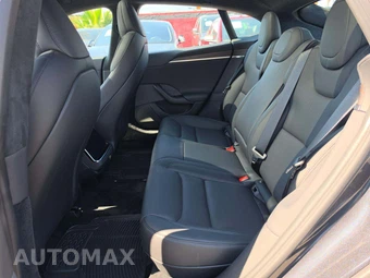 2026 Tesla Model S - miniatura 13