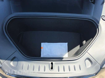 2026 Tesla Model S - miniatura 23