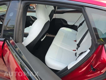 2026 Tesla Model S - miniatura 13