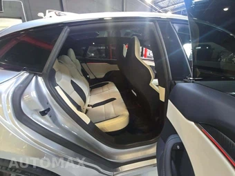 2026 Tesla Model S Plaid - miniatura 17