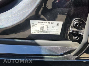 2026 Tesla Model S Plaid - miniatura 5