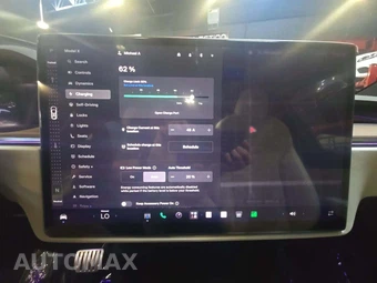 2026 Tesla Model X - miniatura 10