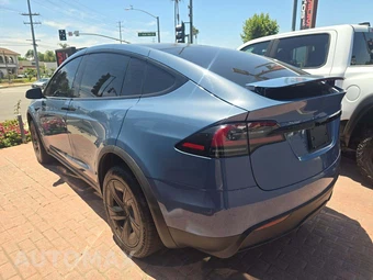 2026 Tesla Model X - miniatura 2