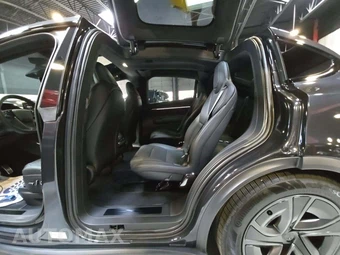 2026 Tesla Model X - miniatura 13