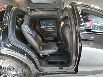 2026 Tesla Model X - miniatura 17