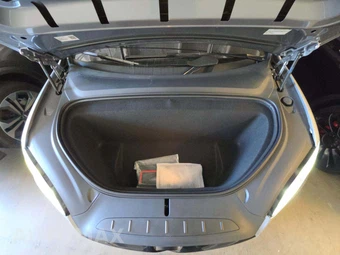 2026 Tesla Model X - miniatura 23