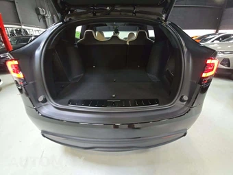 2026 Tesla Model X - miniatura 14