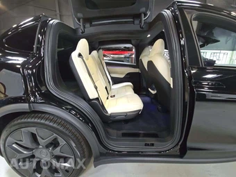 2026 Tesla Model X - miniatura 17