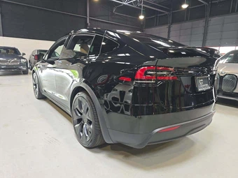 2026 Tesla Model X - miniatura 2