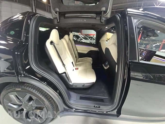 2026 Tesla Model X - miniatura 16