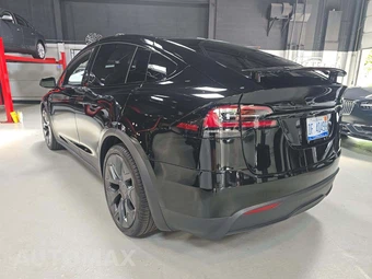2026 Tesla Model X - miniatura 2