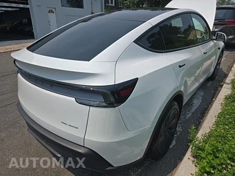 2026 Tesla Model Y Launch Series Long Range – miniatura 12