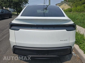2026 Tesla Model Y Launch Series Long Range – miniatura 13