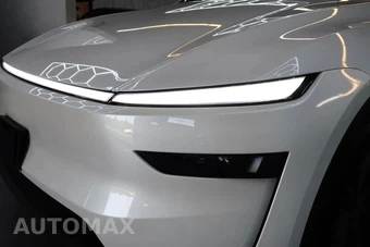 2026 Tesla Model Y Launch Series Long Range – miniatura 16