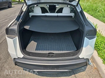 2026 Tesla Model Y Launch Series Long Range – miniatura 19