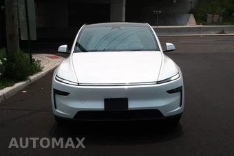 2026 Tesla Model Y Launch Series Long Range – miniatura 2