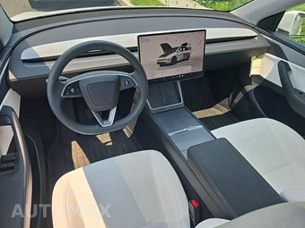 2026 Tesla Model Y Launch Series Long Range – miniatura 29