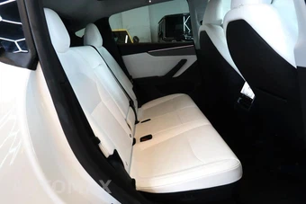 2026 Tesla Model Y Launch Series Long Range – miniatura 44