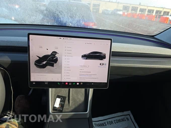 2026 Tesla Model Y Long Range - miniatura 11