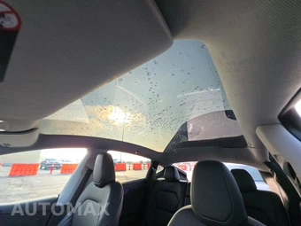 2026 Tesla Model Y Long Range - miniatura 19