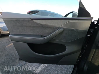 2026 Tesla Model Y Long Range - miniatura 9