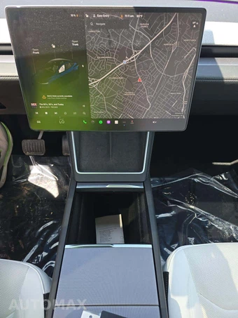 2026 Tesla Model Y Long Range – miniatura 10