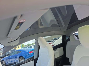 2026 Tesla Model Y Long Range – miniatura 11