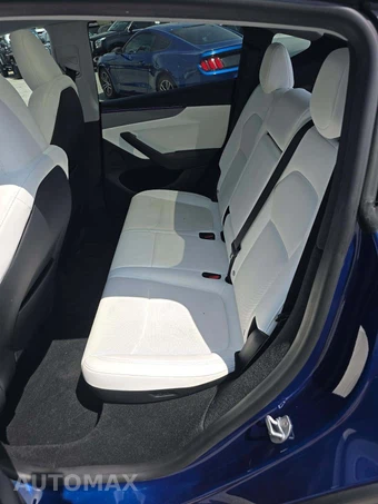 2026 Tesla Model Y Long Range – miniatura 13