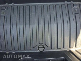 2026 Tesla Model Y Long Range – miniatura 15