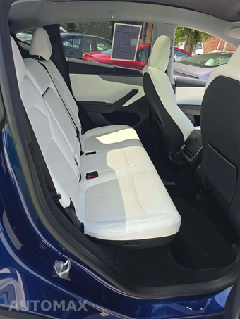 2026 Tesla Model Y Long Range – miniatura 17
