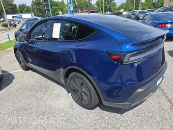 2026 Tesla Model Y Long Range – miniatura 2