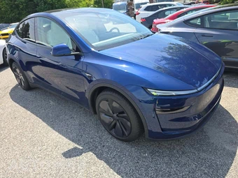 2026 Tesla Model Y Long Range – miniatura 4