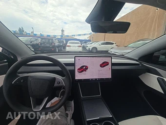 2026 Tesla Model Y Long Range – miniatura 11
