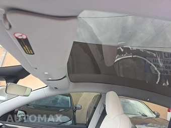 2026 Tesla Model Y Long Range – miniatura 21