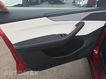 2026 Tesla Model Y Long Range – miniatura 9
