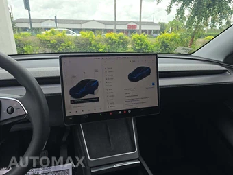 2026 Tesla Model Y Long Range – miniatura 10